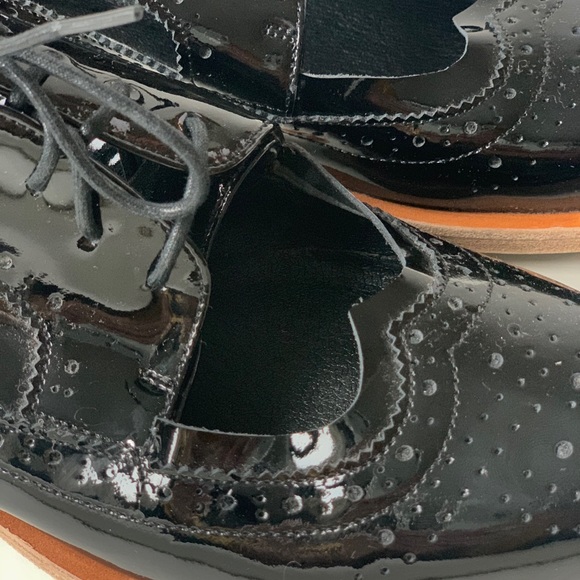 Black enamel brogue with cutout details sz 7.5 - Picture 5 of 11